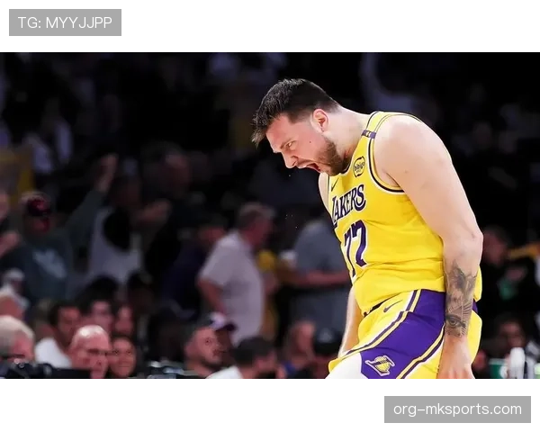 东契奇关键时刻擅用挡拆撕裂防线效率大增