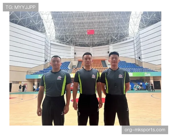 什么是违体犯规？篮球裁判如何判定场上争议动作